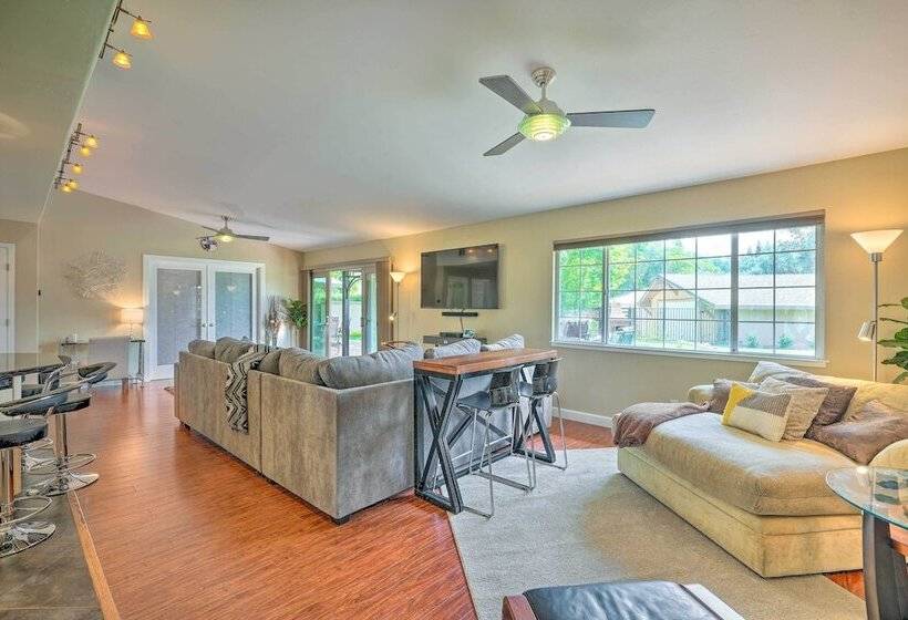 Luxe Granite Bay Home W/ Hot Tub, Fire Pits!