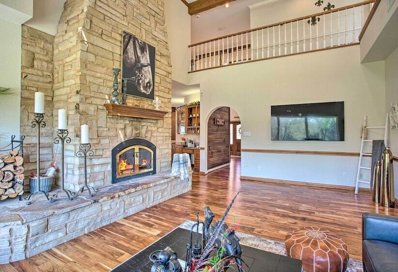 16 Acre Ranch In Pilot Point W/ Private Pond & Spa