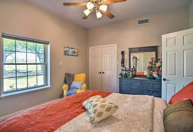 16 Acre Ranch In Pilot Point W/ Private Pond & Spa