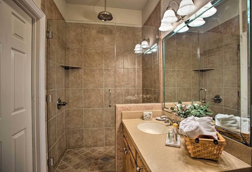 16 Acre Ranch In Pilot Point W/ Private Pond & Spa