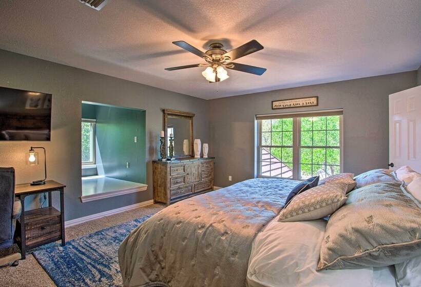 16 Acre Ranch In Pilot Point W/ Private Pond & Spa