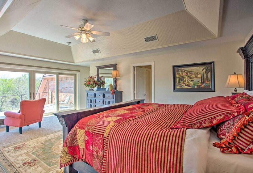 16 Acre Ranch In Pilot Point W/ Private Pond & Spa