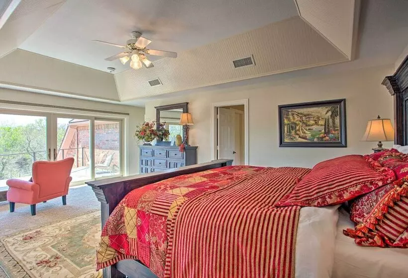 16 Acre Ranch In Pilot Point W/ Private Pond & Spa