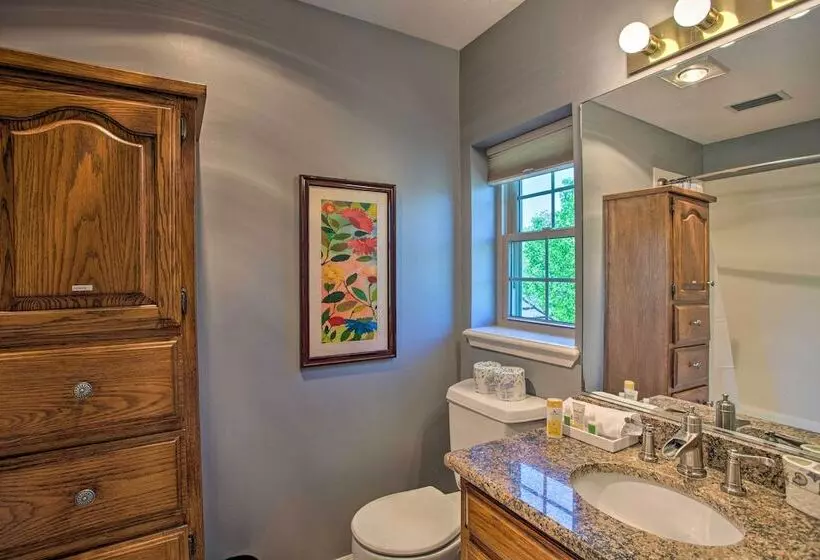 16 Acre Ranch In Pilot Point W/ Private Pond & Spa