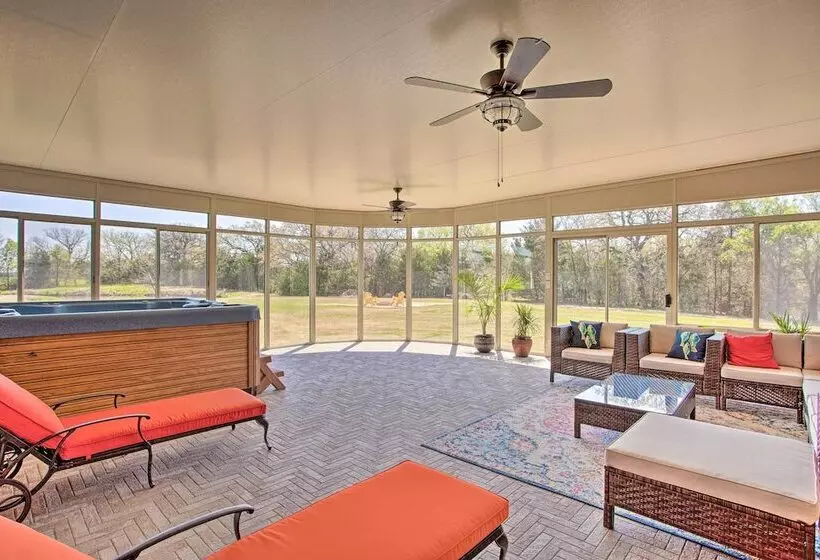 16 Acre Ranch In Pilot Point W/ Private Pond & Spa