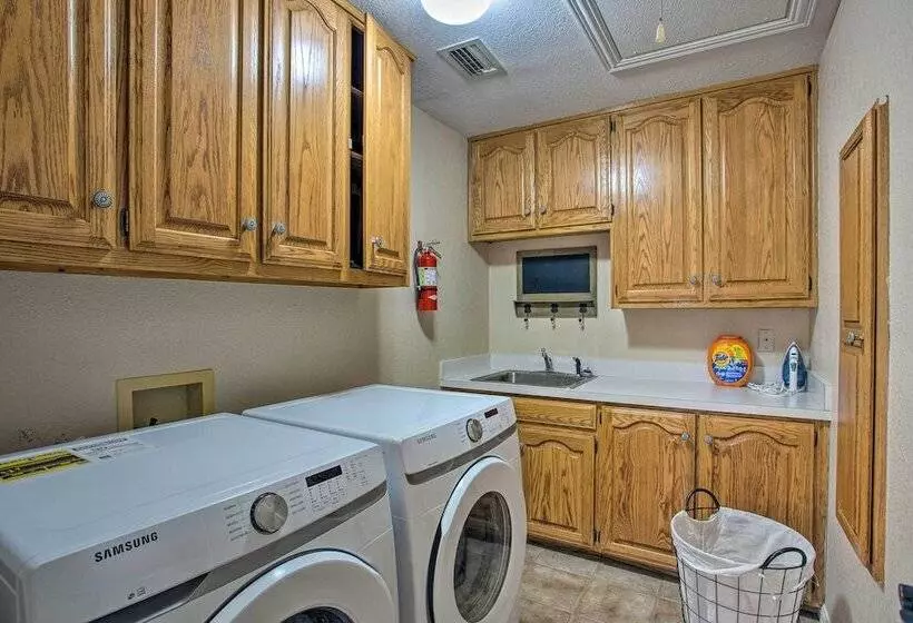 16 Acre Ranch In Pilot Point W/ Private Pond & Spa