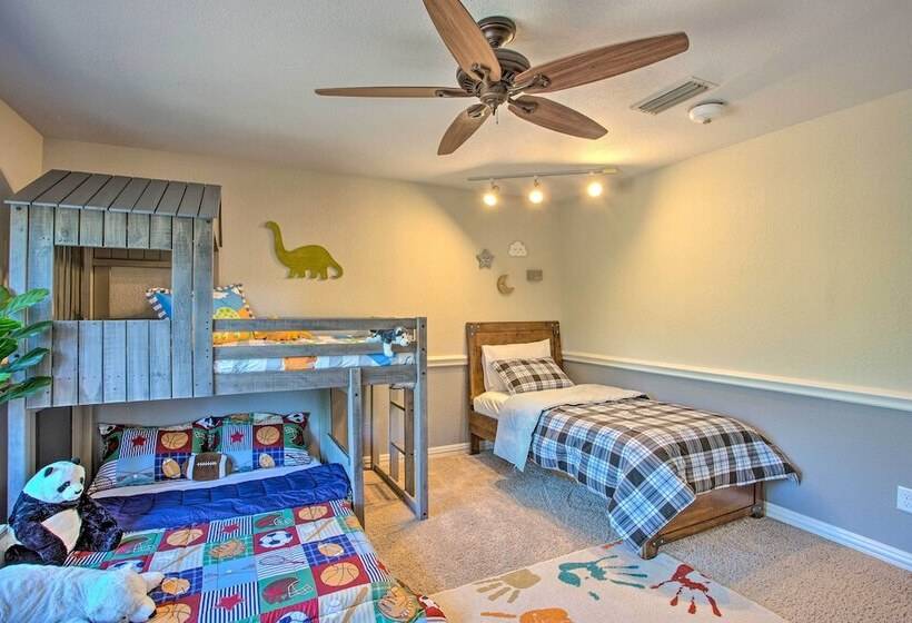 16 Acre Ranch In Pilot Point W/ Private Pond & Spa