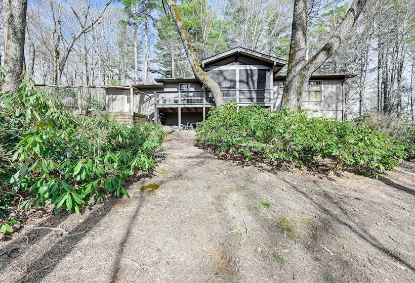 Luxury Highlands Cottage W/ Deck + Fireplace!