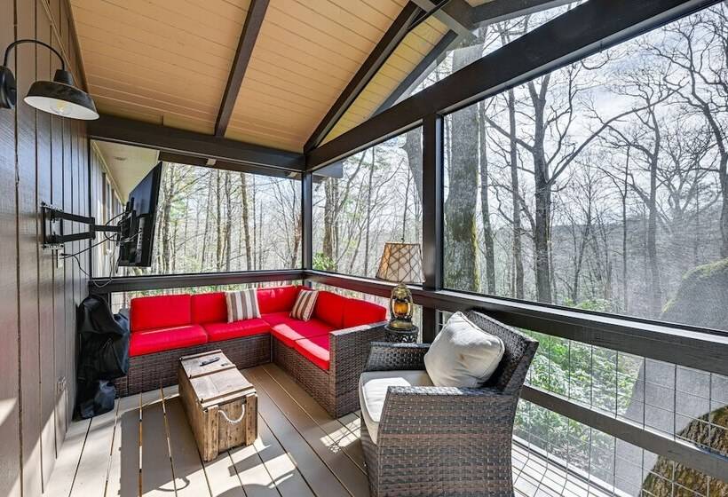 Luxury Highlands Cottage W/ Deck + Fireplace!