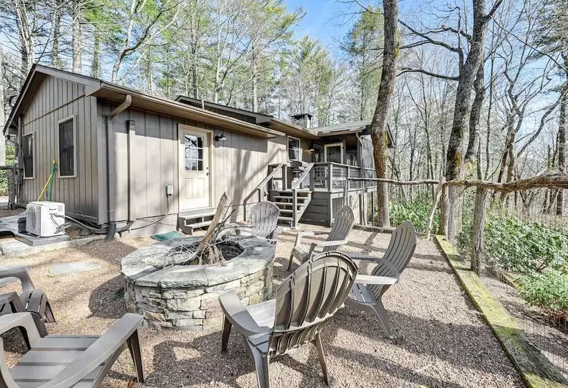 Luxury Highlands Cottage W/ Deck + Fireplace!