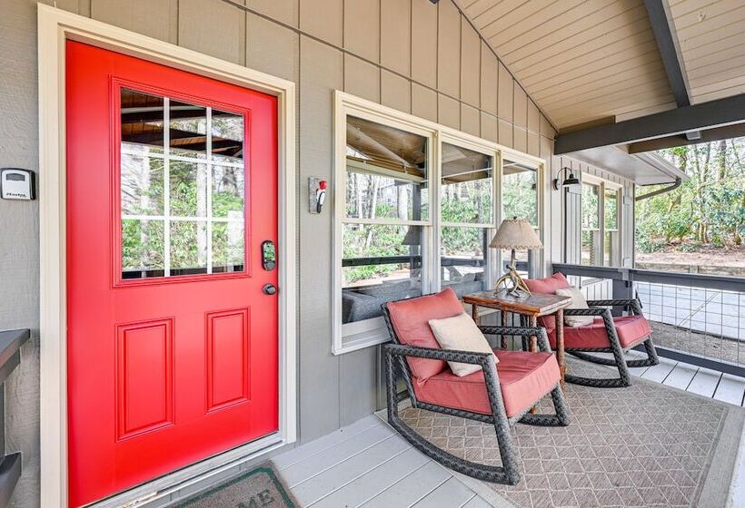 Luxury Highlands Cottage W/ Deck + Fireplace!