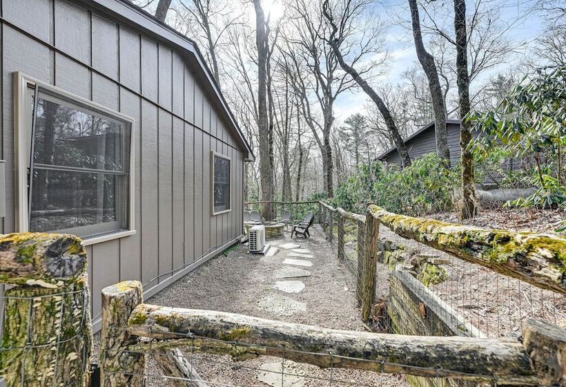 Luxury Highlands Cottage W/ Deck + Fireplace!