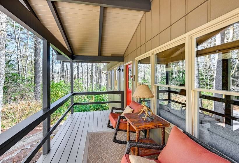 Luxury Highlands Cottage W/ Deck + Fireplace!