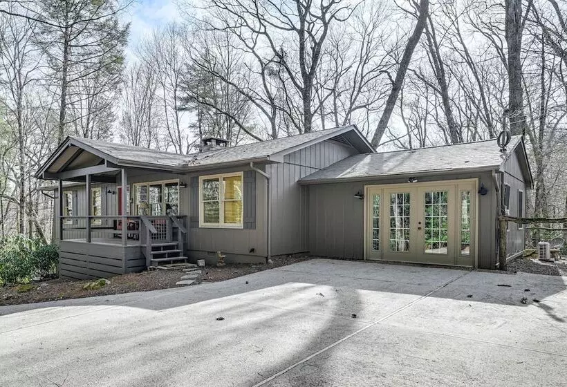 Luxury Highlands Cottage W/ Deck + Fireplace!