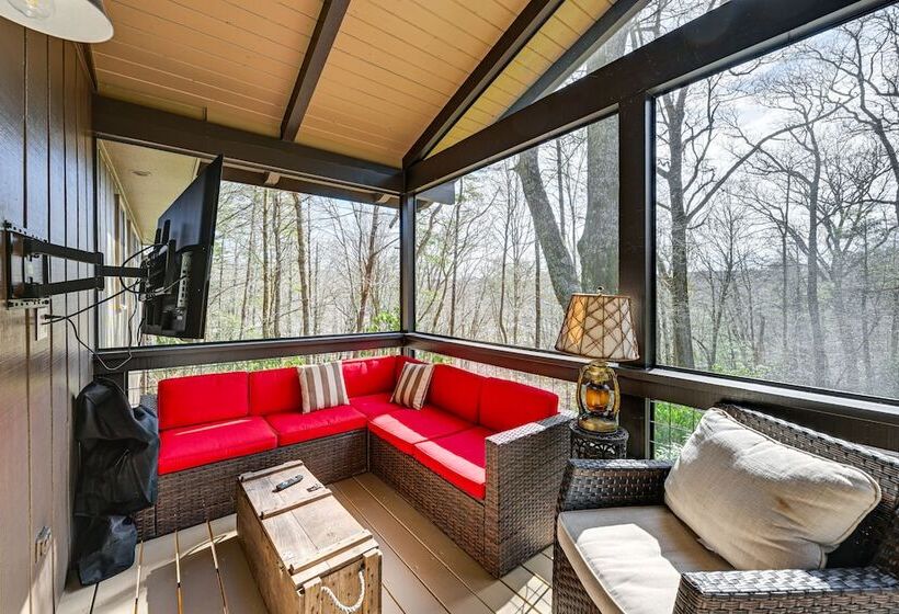 Luxury Highlands Cottage W/ Deck + Fireplace!