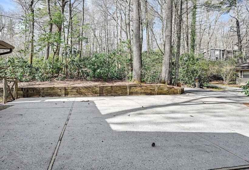 Luxury Highlands Cottage W/ Deck + Fireplace!