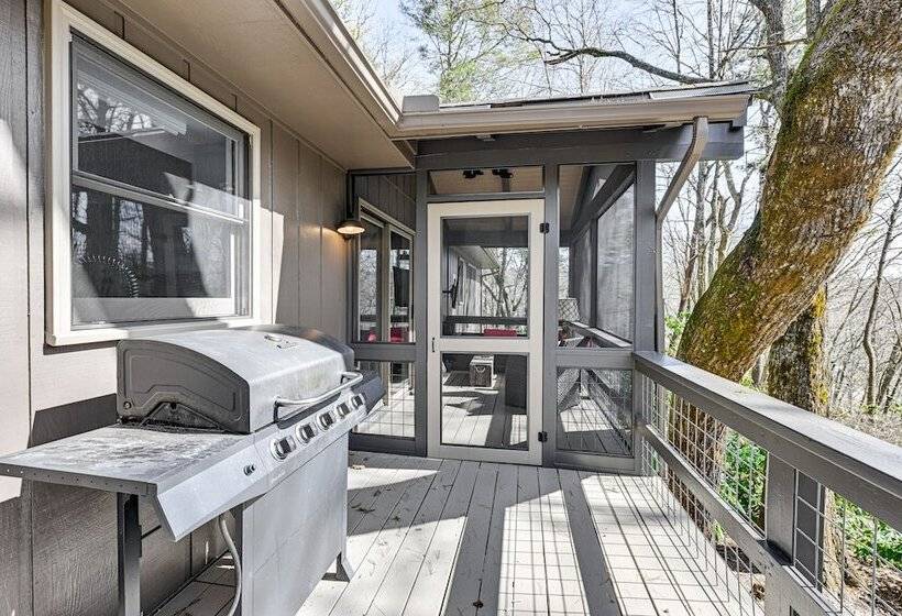 Luxury Highlands Cottage W/ Deck + Fireplace!