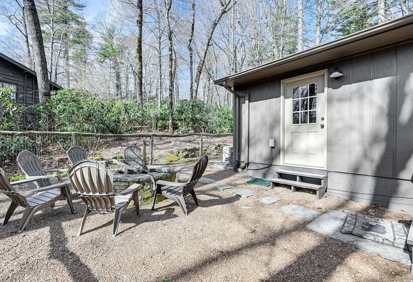 Luxury Highlands Cottage W/ Deck + Fireplace!