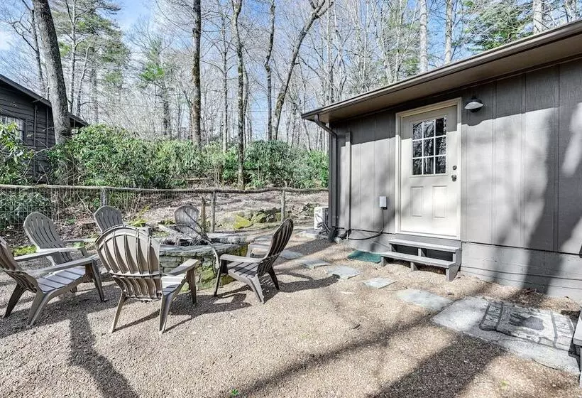 Luxury Highlands Cottage W/ Deck + Fireplace!