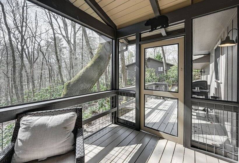 Luxury Highlands Cottage W/ Deck + Fireplace!