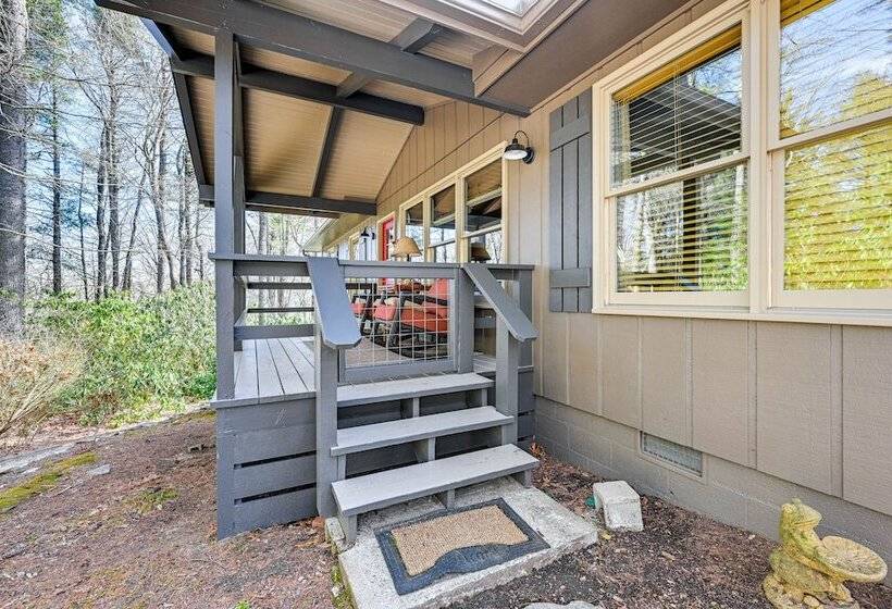 Luxury Highlands Cottage W/ Deck + Fireplace!