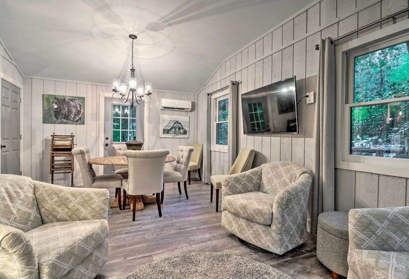 Luxury Highlands Cottage W/ Deck + Fireplace!