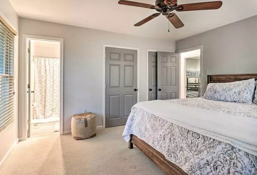 Luxury Highlands Cottage W/ Deck + Fireplace!