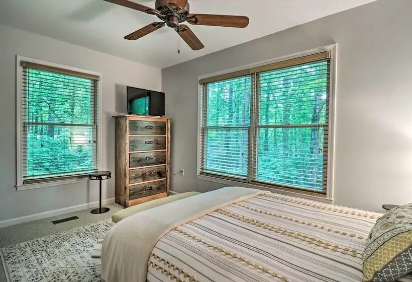 Luxury Highlands Cottage W/ Deck + Fireplace!