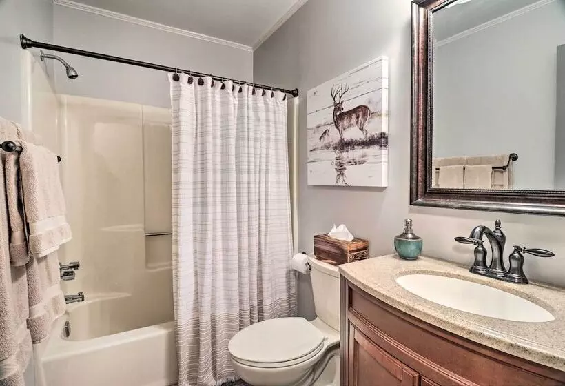 Luxury Highlands Cottage W/ Deck + Fireplace!