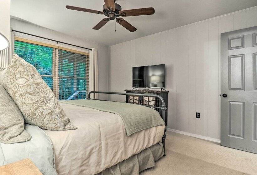 Luxury Highlands Cottage W/ Deck + Fireplace!