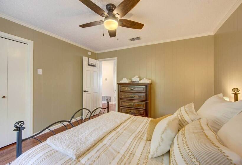 Mineola Lake House W/ Dock & Fire Pit!