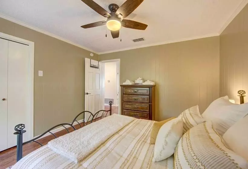 Mineola Lake House W/ Dock & Fire Pit!