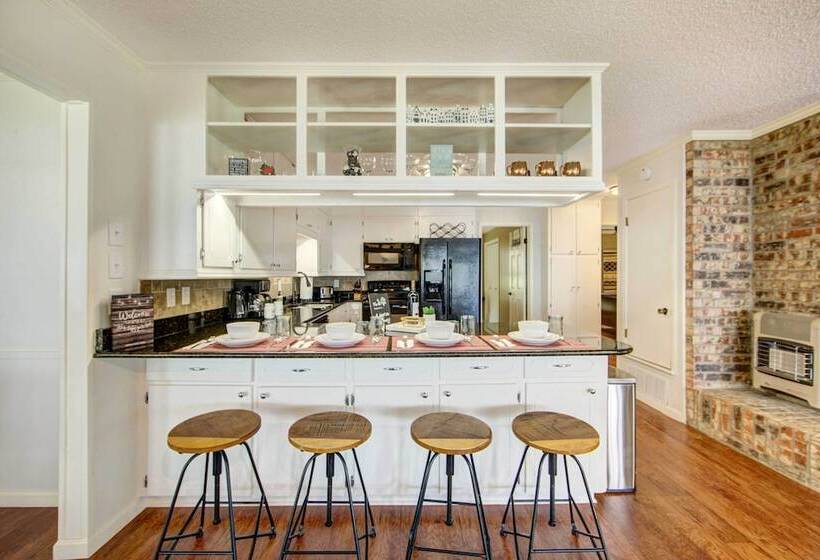 Mineola Lake House W/ Dock & Fire Pit!