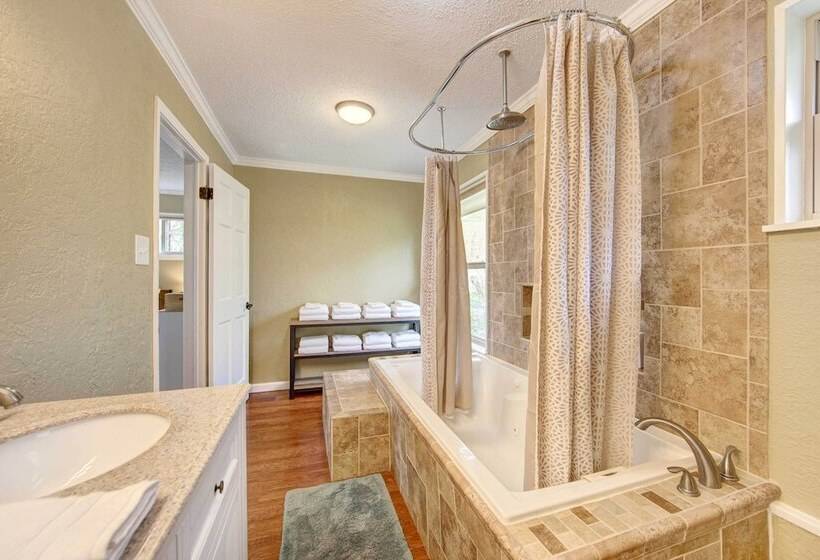 Mineola Lake House W/ Dock & Fire Pit!