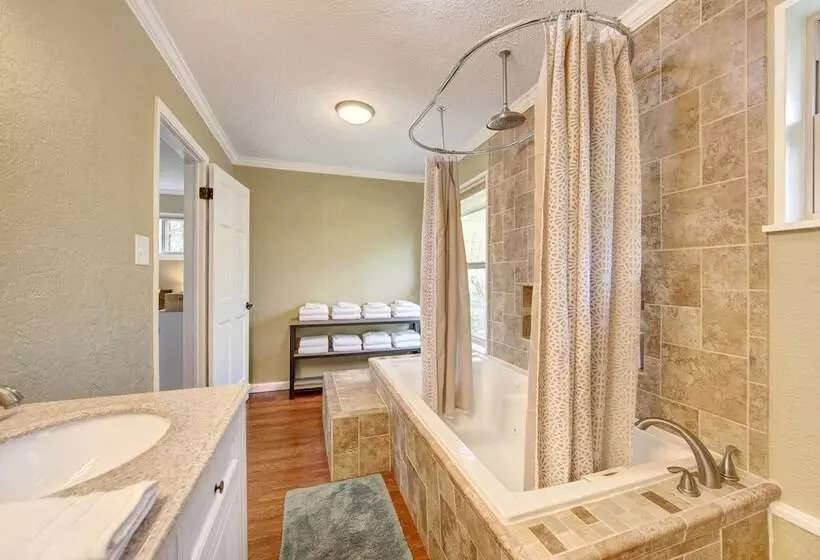 Mineola Lake House W/ Dock & Fire Pit!