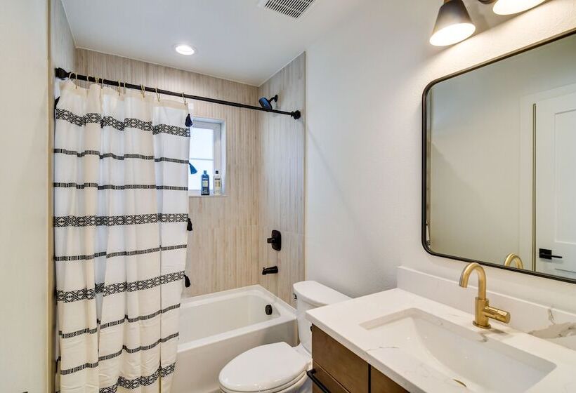 Modern Erie Home   Walk To Downtown!