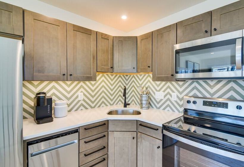 Modern Erie Home   Walk To Downtown!