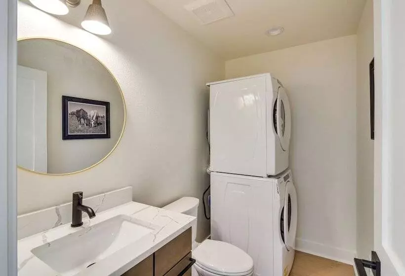 Modern Erie Home   Walk To Downtown!