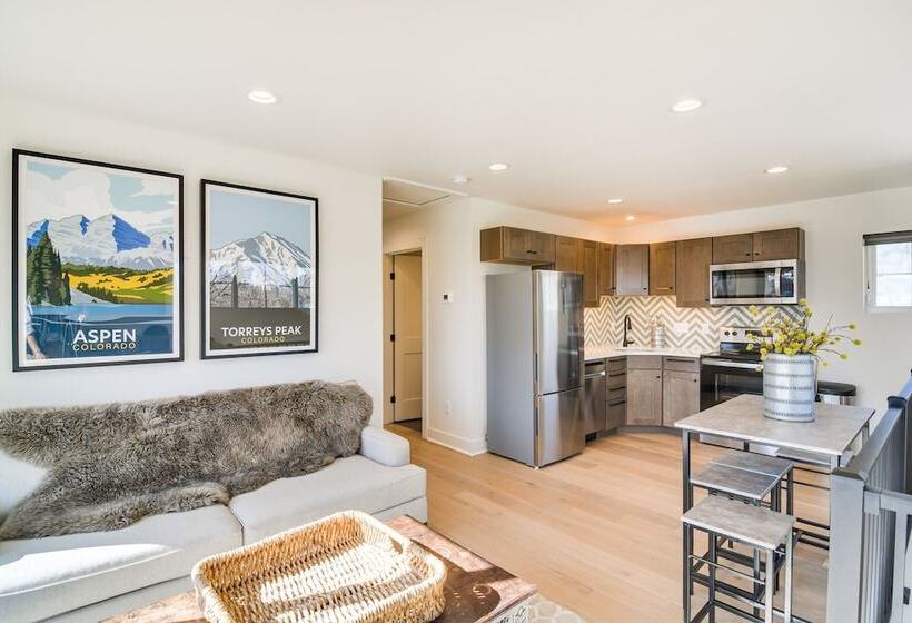 Modern Erie Home   Walk To Downtown!