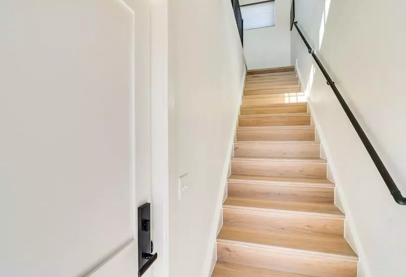 Modern Erie Home   Walk To Downtown!