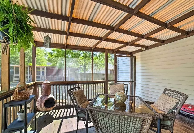 Oak Island Home W/ Fenced Yard, Walk To Long Beach