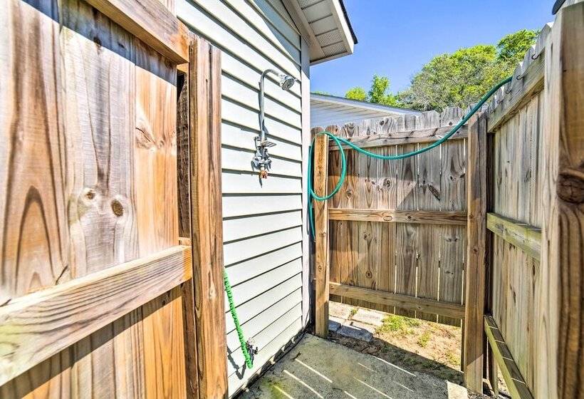 Oak Island Home W/ Fenced Yard, Walk To Long Beach