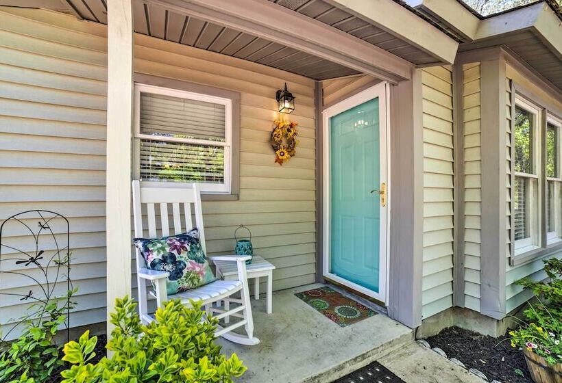 Oak Island Home W/ Fenced Yard, Walk To Long Beach