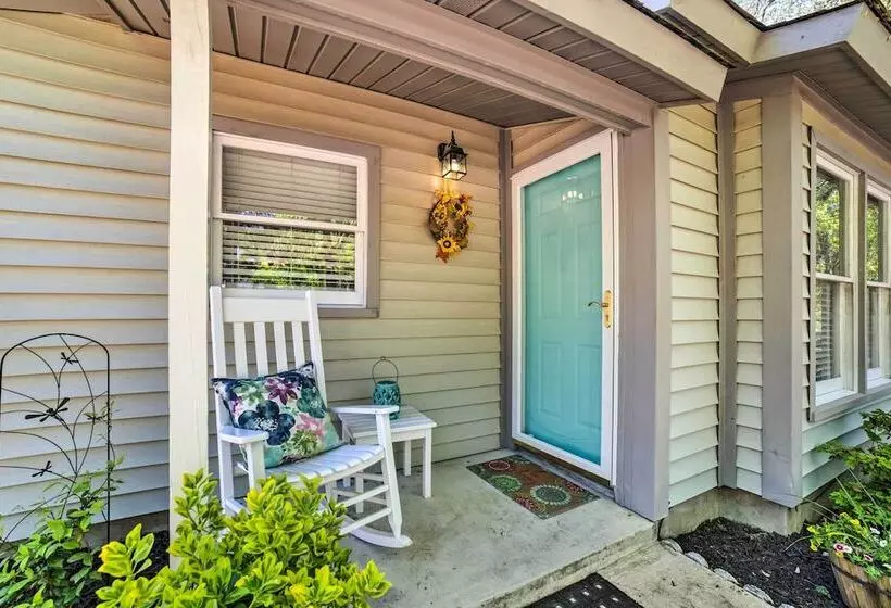 Oak Island Home W/ Fenced Yard, Walk To Long Beach