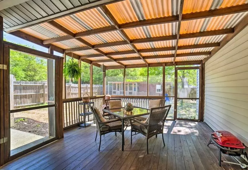 Oak Island Home W/ Fenced Yard, Walk To Long Beach