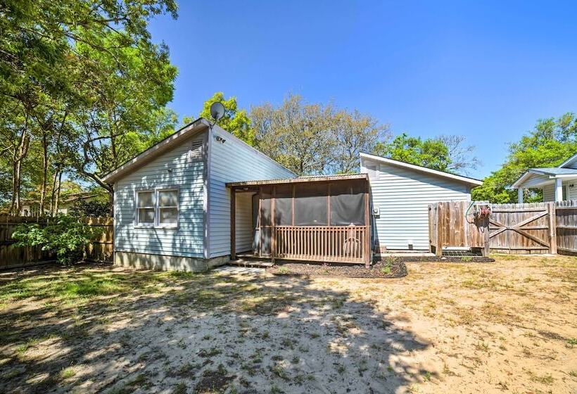 Oak Island Home W/ Fenced Yard, Walk To Long Beach