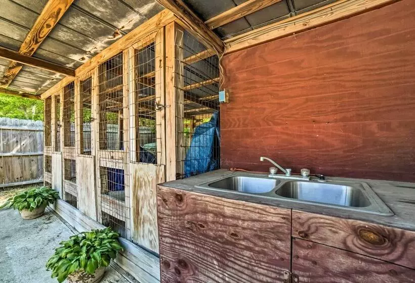 Oak Island Home W/ Fenced Yard, Walk To Long Beach