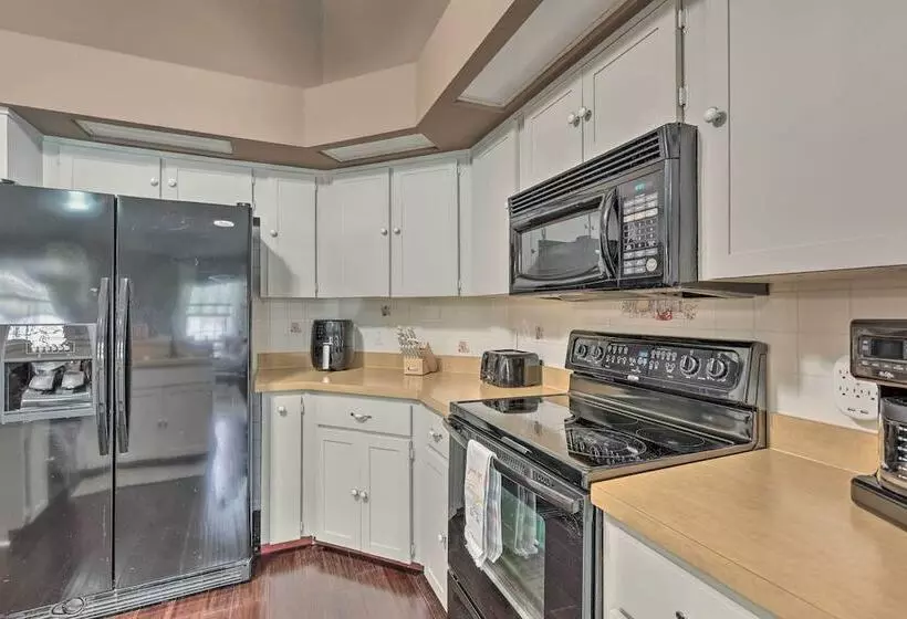 Ocala Escape W/ Private Pool, Pets Welcome!