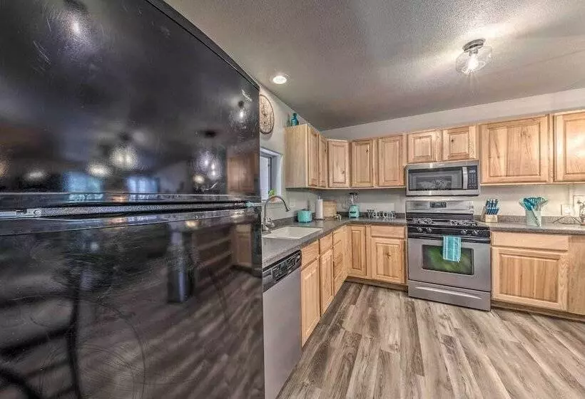 Pet Friendly Ruidoso Home W/ Deck & Forest Views!