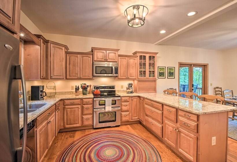 Quiet Riverfront Escape With Deck & Fly Fishing!